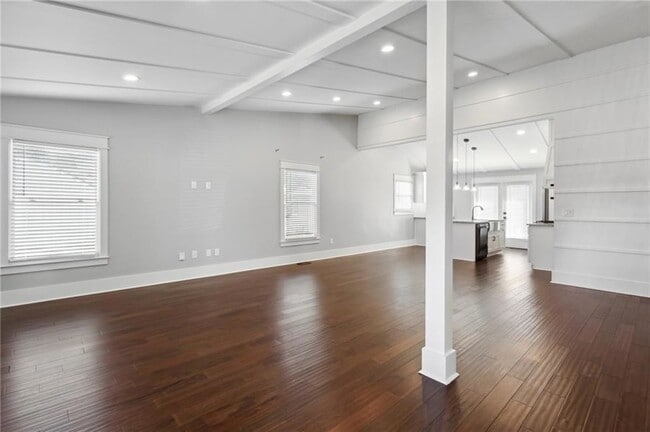 Building Photo - 3258 Highland Dr SE