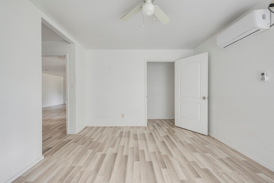 Building Photo - 725 E Morton St