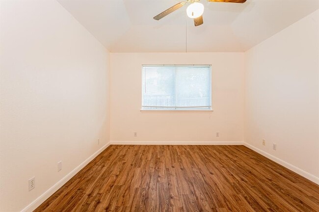 Building Photo - 109 Meadowside Dr