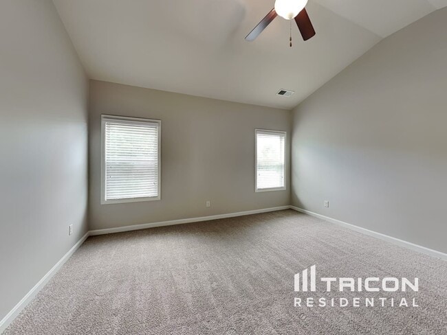 Building Photo - 5030 Glencliff Dr