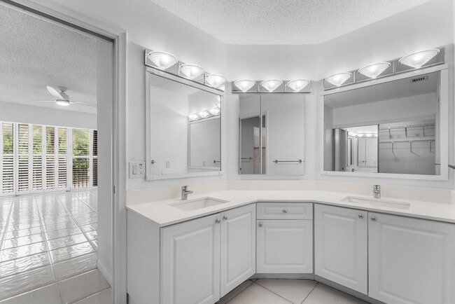 Building Photo - 3908 S Ocean Blvd