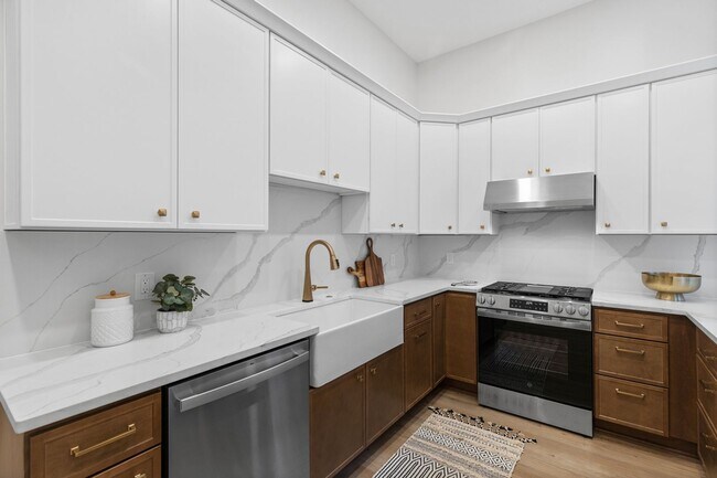 Building Photo - Furnished Luxury Home for Rent-Historic Deutschtown/Northside