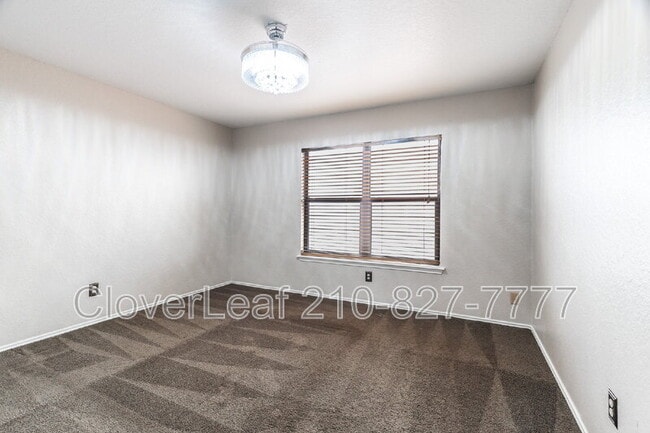 Building Photo - 6203 Lakeview Dr.