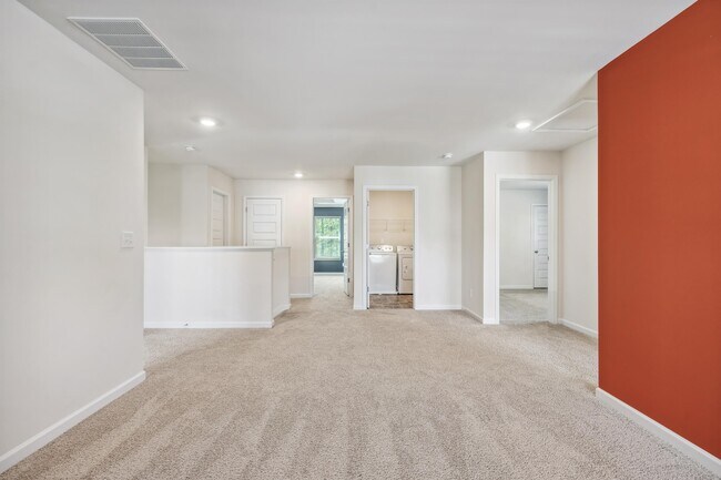 Building Photo - 3092 Hawthorn Farm Blvd