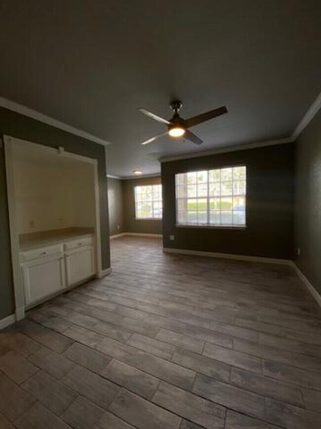 Building Photo - Reduced! Charming 1-Bedroom 1-Bath! - MetroWest