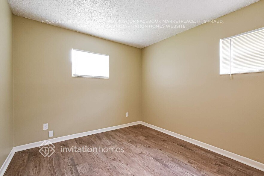 Building Photo - 409 S Hawthorn Cir