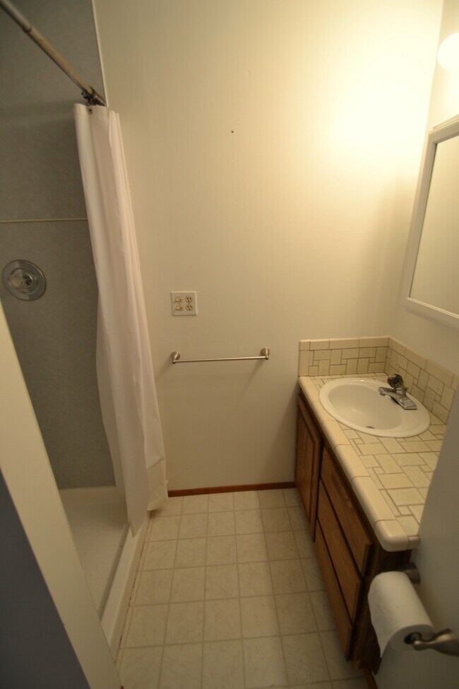 Building Photo - 13702 Densmore Ave N