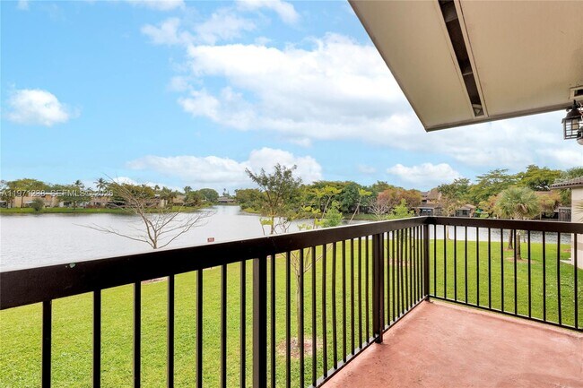 Building Photo - 9785 Nob Hill Ct