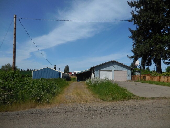 Building Photo - 16093 SW Roy Rogers Rd