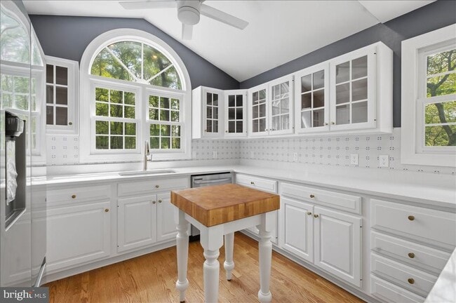 Building Photo - 5736 8th Rd N