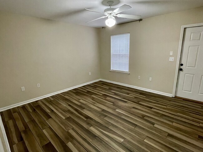 Building Photo - 4434 Gearhart Rd