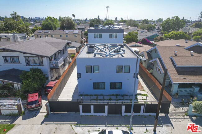 Building Photo - 4110 Normandie Ave