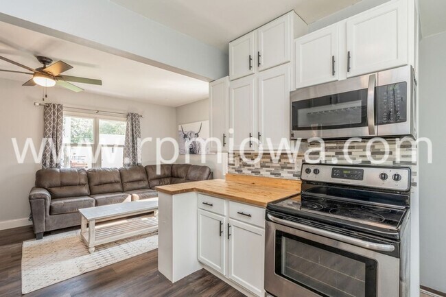 Building Photo - COZY RANCH!! 2 Bedroom, 1 Bathroom Home in Des Moines