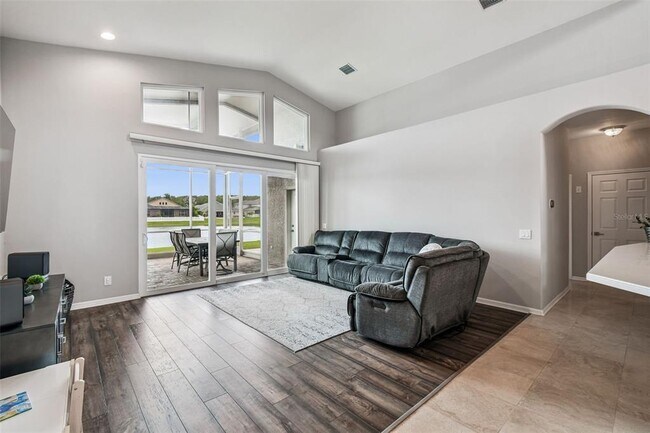 Building Photo - 16106 Rambling Rd