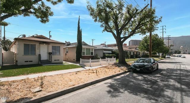 Building Photo - 230 N Hollywood Way