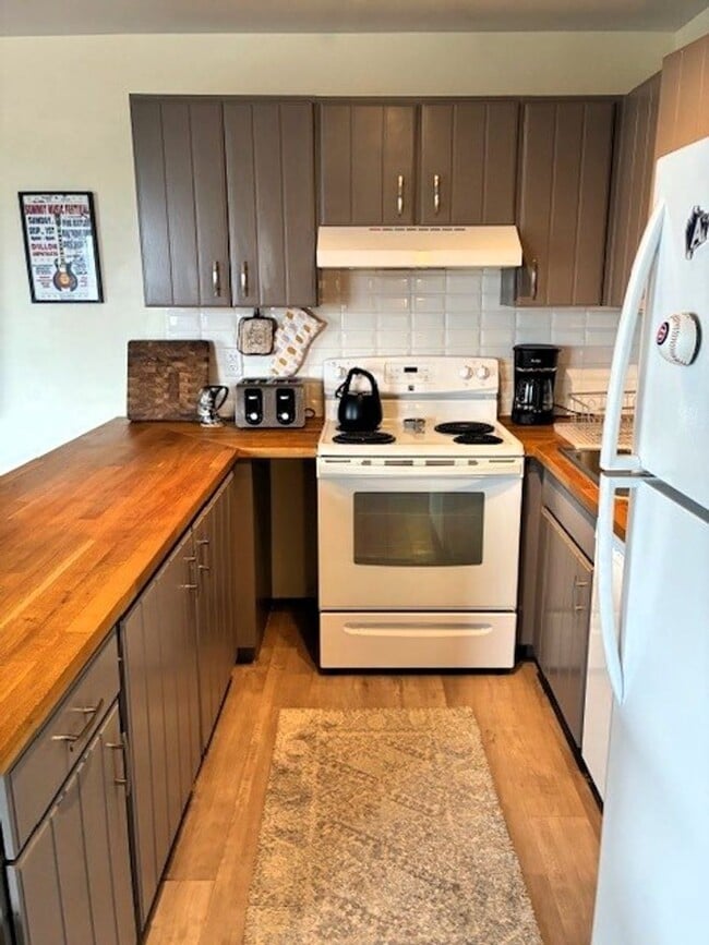 Building Photo - Long Term Rental- Original Dillon Valley E301