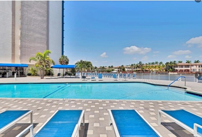 Building Photo - 1600 S Ocean Dr