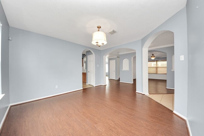 Building Photo - 7238 Foxshadows Ln