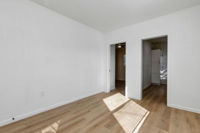 Building Photo - Charming Updated 1-Bedroom Home with Modern Kitchen & Cozy Front Patio