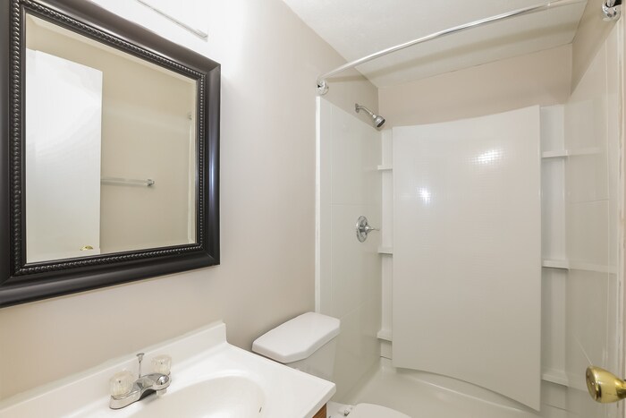 Building Photo - 3207 Sunderland Dr SW