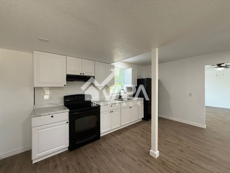Building Photo - 4411 Eisenhauer Rd