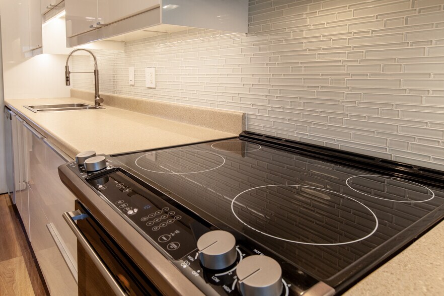 Building Photo - 1908 Constitution Ave NE