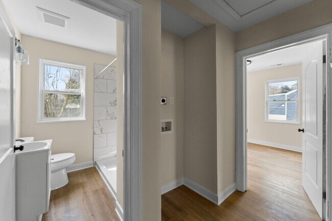 Building Photo - Charming 2-bedroom, 1 bath