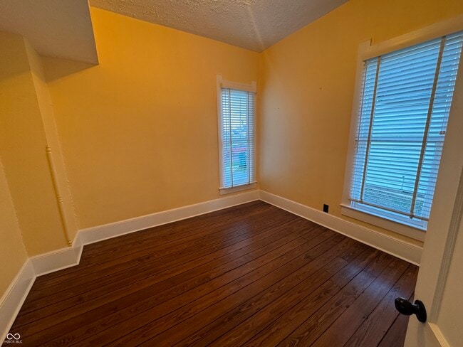 Building Photo - 449 Yandes St
