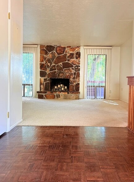 Building Photo - 1167 Deerfield Dr