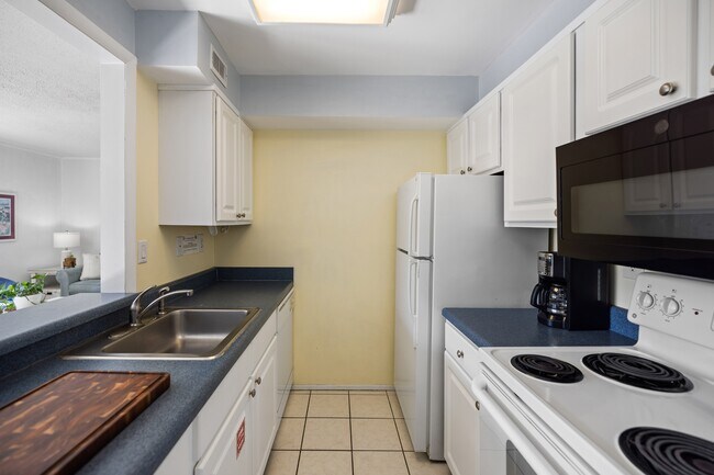 Building Photo - 775 Gulf Shore Dr