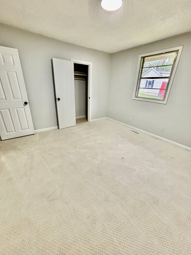 Building Photo - 3 Bedroom Ranch for Rent!