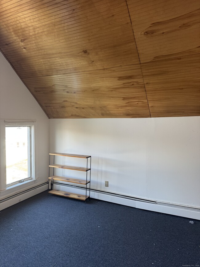 Building Photo - 64 Thompson St