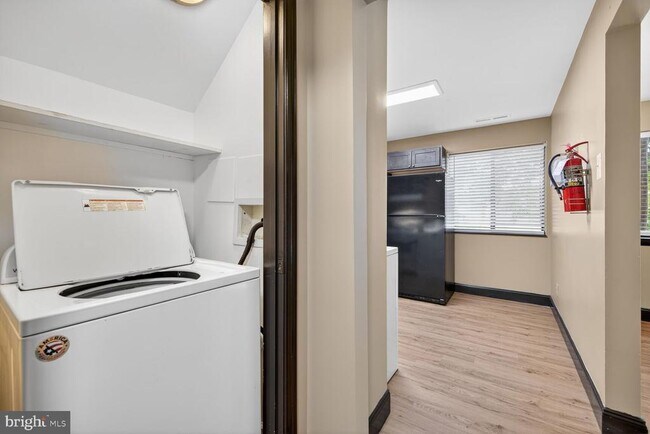 Building Photo - 10116 Little Pond Pl