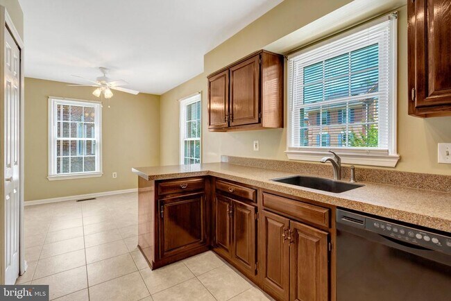 Building Photo - 5964 Norham Dr