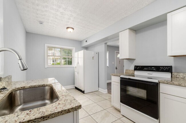 Primary Photo - 1061-1063 East 15th Avenue