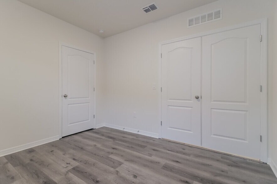 Building Photo - 3914 Angola Ln