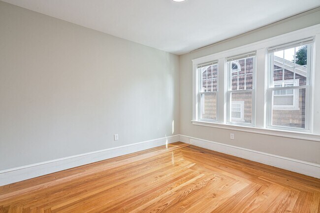 Building Photo - Newly renovated apartment for rent by Providence College / Elmhurst(Available 6/1/2026)