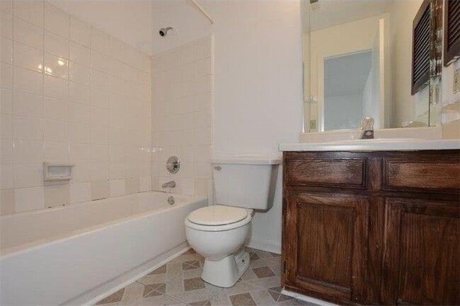 Building Photo - 1015 Rock Creek Ln