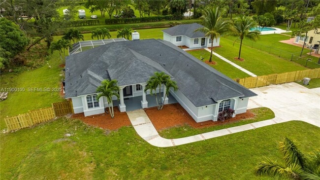 Building Photo - 11066 46th Pl N