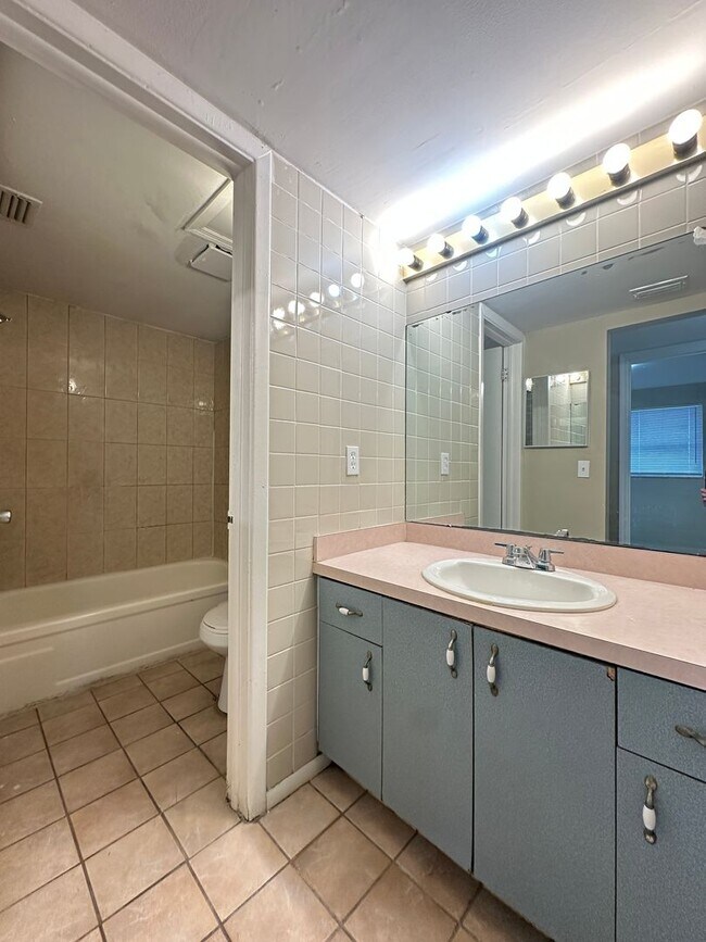 Building Photo - 8728 N Mandarine Pl