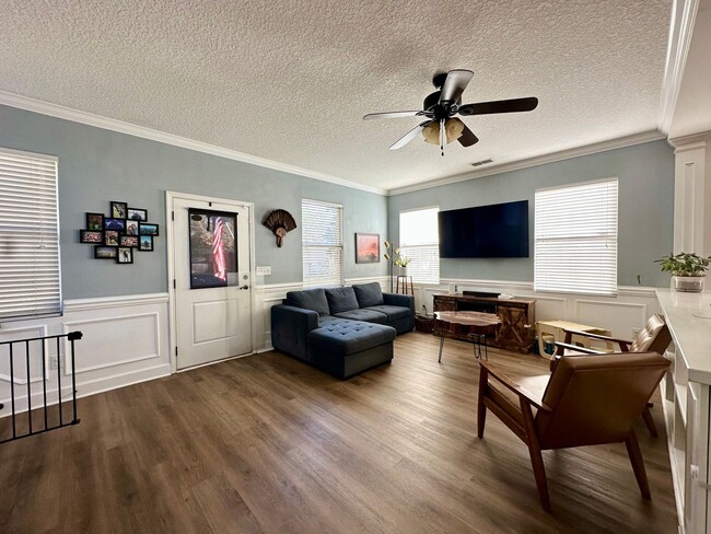 Building Photo - Adorable Home in Heart of Avondale.