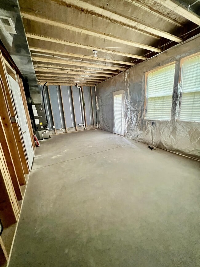 Building Photo - 339 Bay St