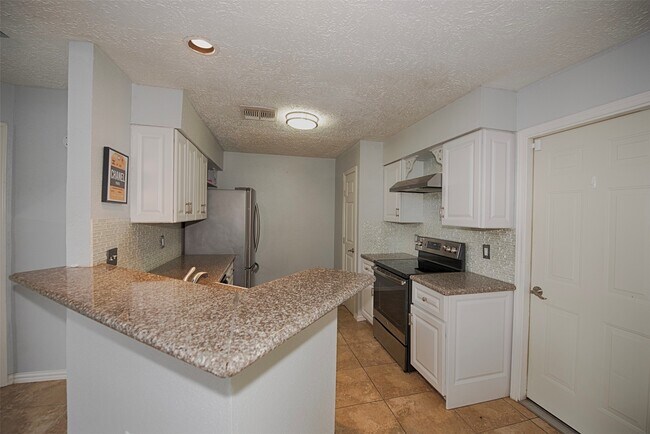 Building Photo - 2914 Tarpon Dr