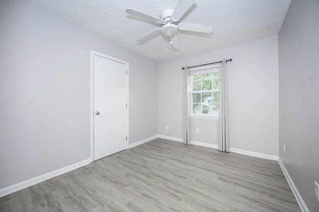 Building Photo - Adorable Rental Near Downtown Ocean Springs!