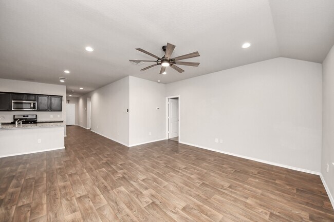 Building Photo - 40522 Winter Grass Bnd