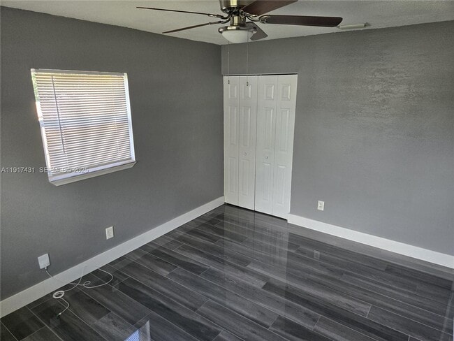 Building Photo - 2190 NE 1st Ln