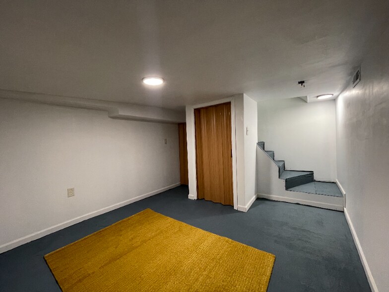 Building Photo - 215 9th St