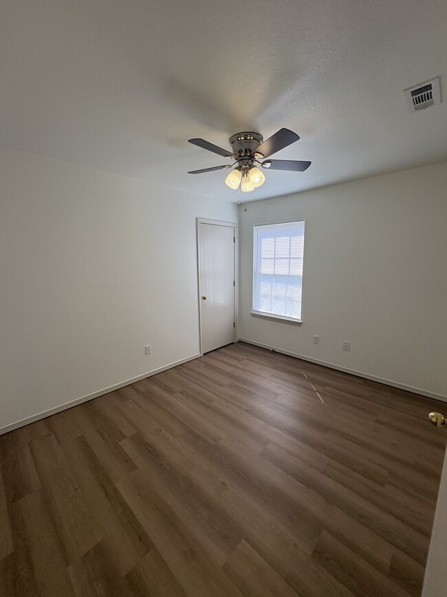 Building Photo - 601 Cedarbrook Ct