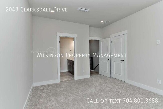 Building Photo - 2043 Clarksdale Dr