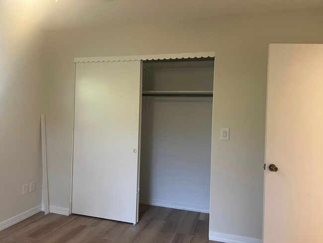 Building Photo - 2BR+Bonus Room/2 bathroom SFH on Venice Is...